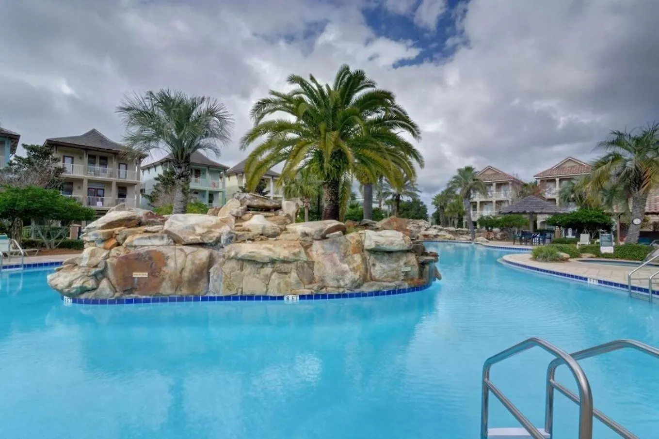 Walk To Beach Resort Pool Recently Renovated Destin Villa